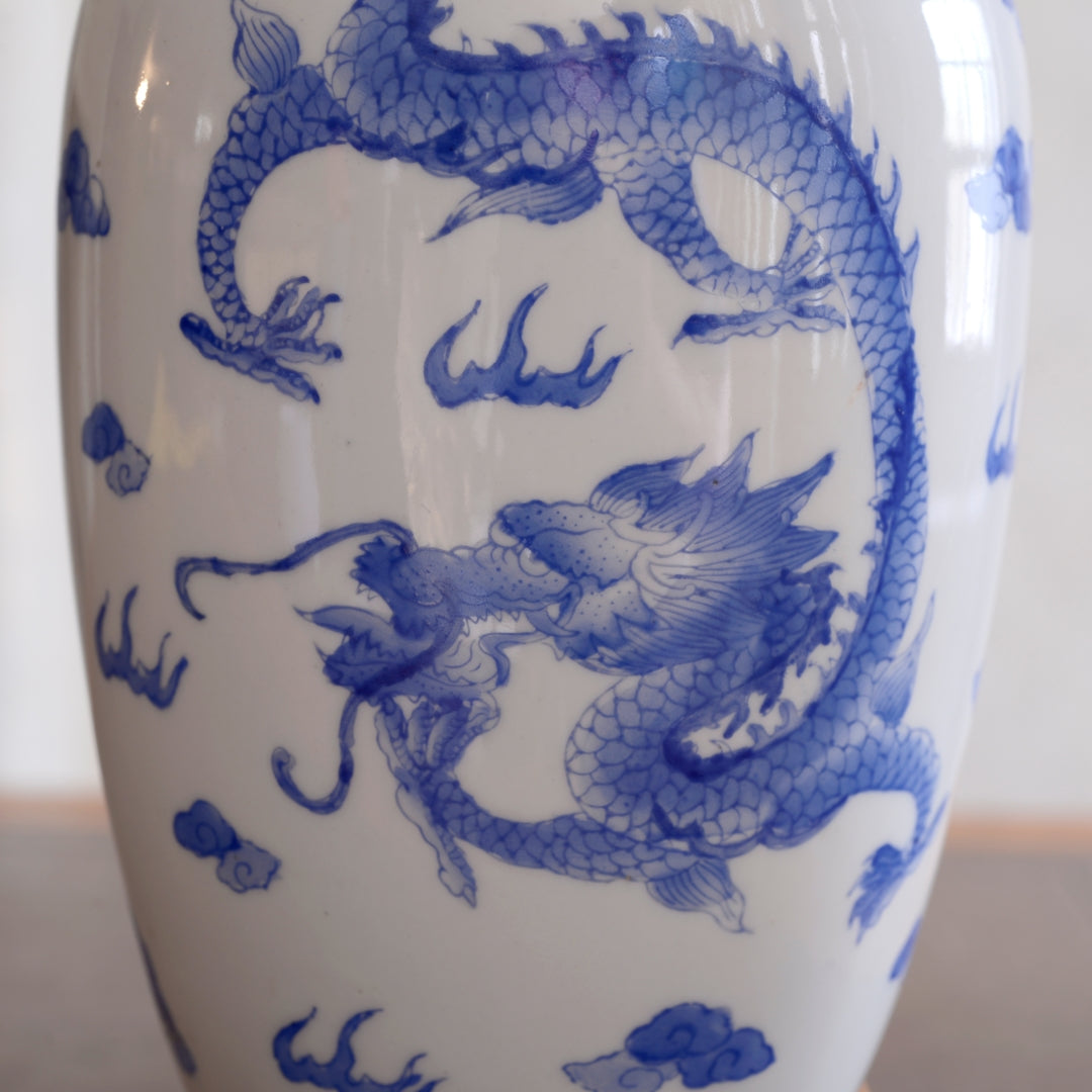 Chinese Blue and White Porcelain Dragon Vase Table Lamp