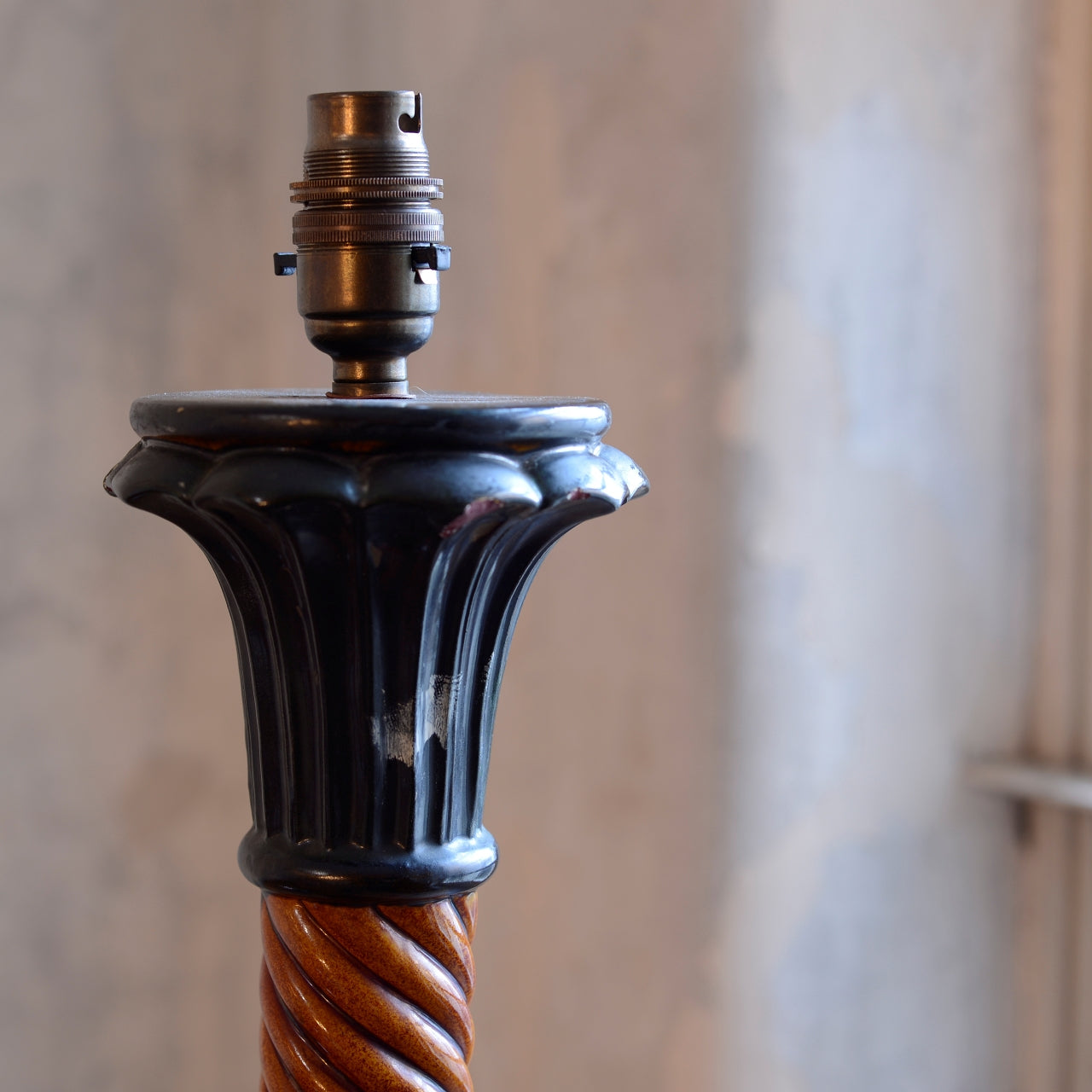 Twisted Column Ceramic Table Lamp