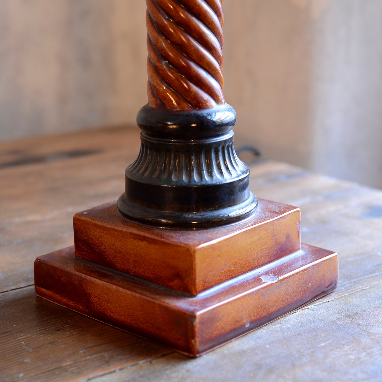 Twisted Column Ceramic Table Lamp