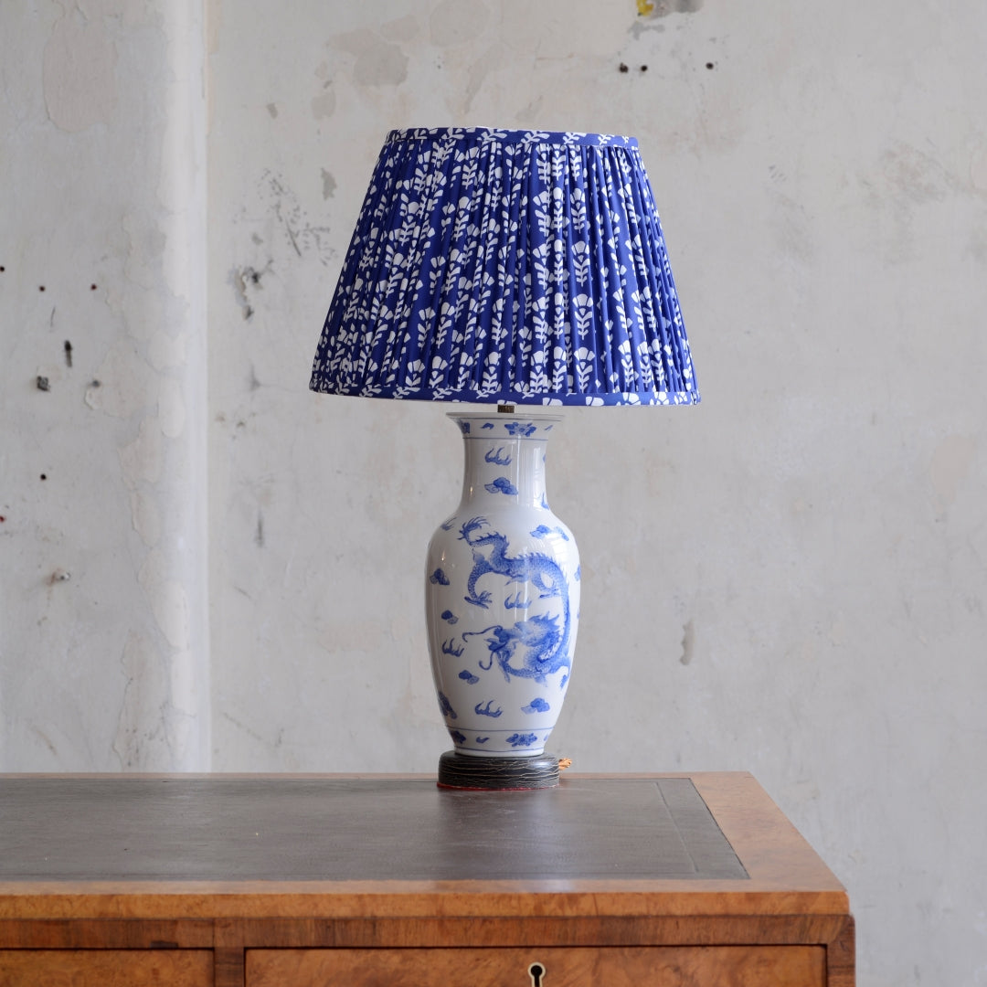 Chinese Blue and White Porcelain Dragon Vase Table Lamp