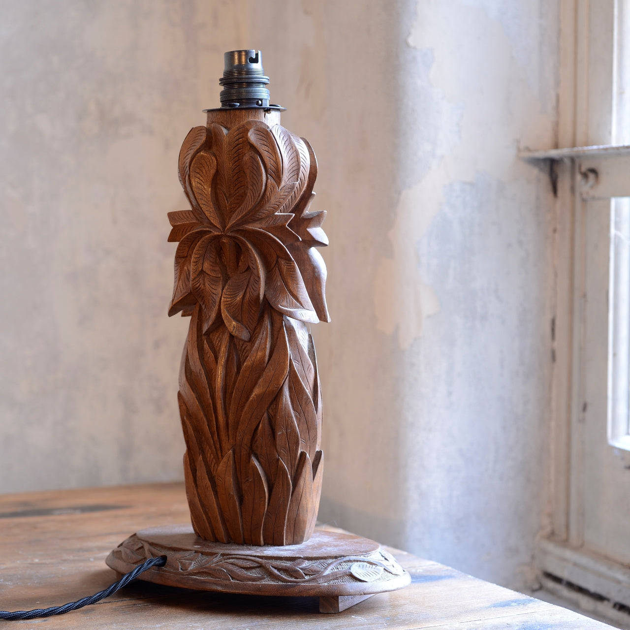 Wooden Iris Table Lamp