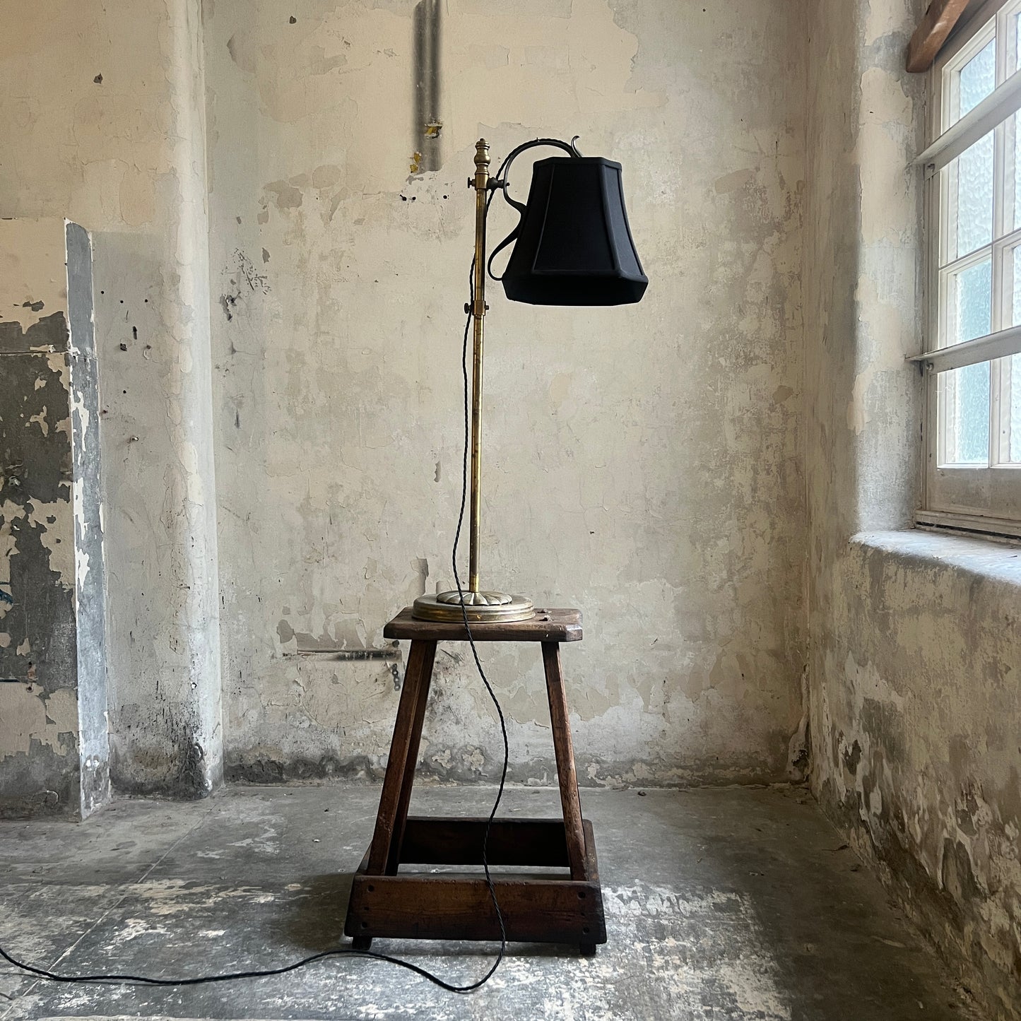 Adjustable Brass Art Nouveau Table Lamp