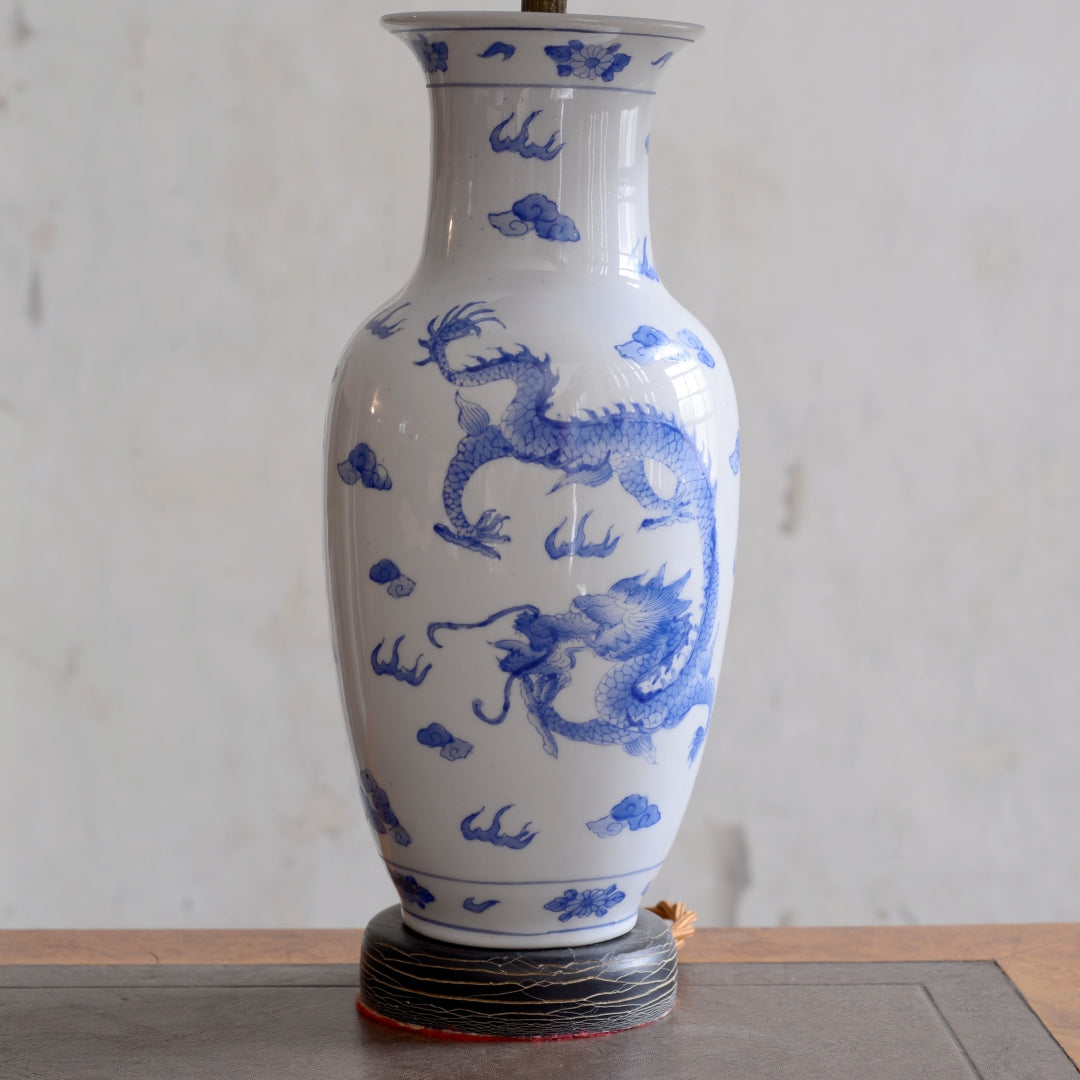 Chinese Blue and White Porcelain Dragon Vase Table Lamp