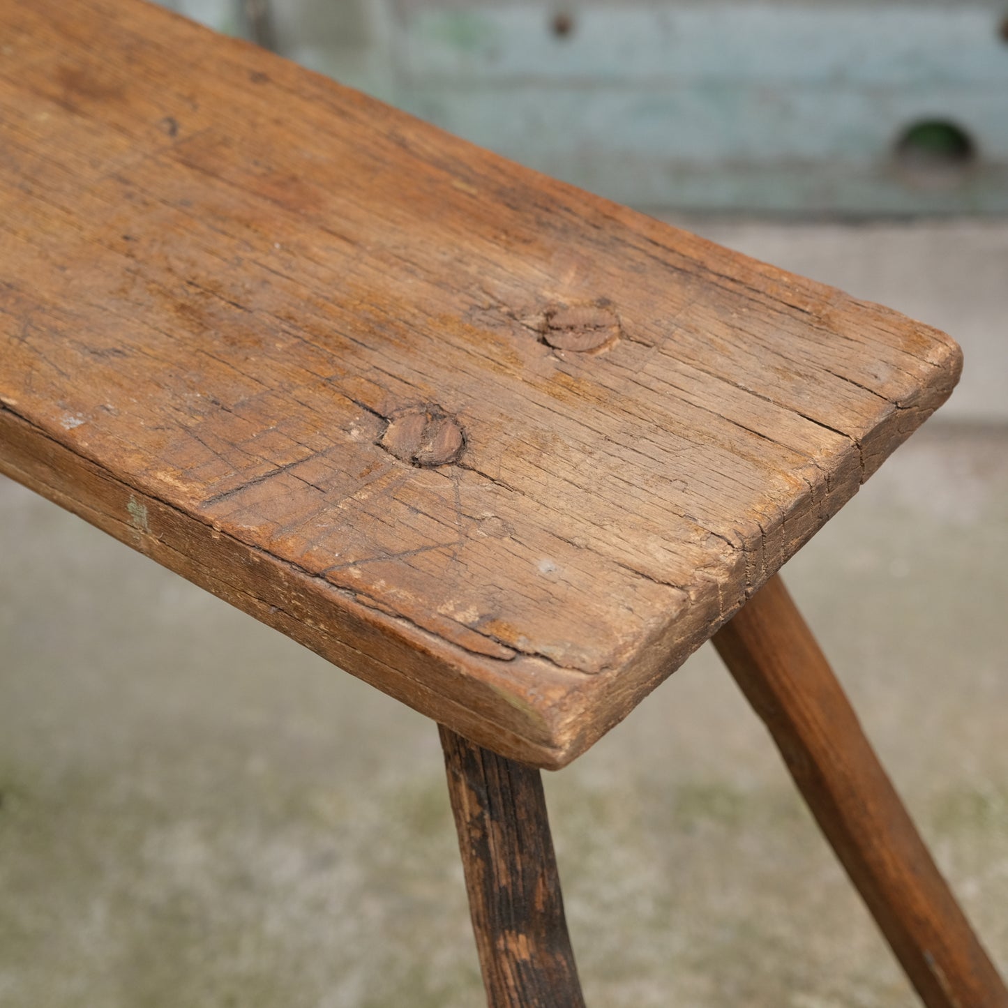 Stick leg bench stool