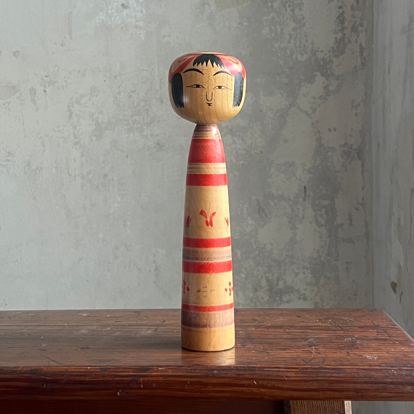 Traditional Japanese Folk Art Kokeshi Doll - Small Flowers & Rings