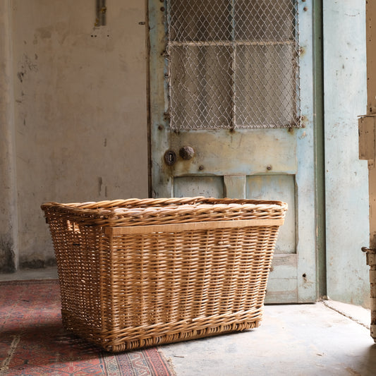 Large Dutch log basket